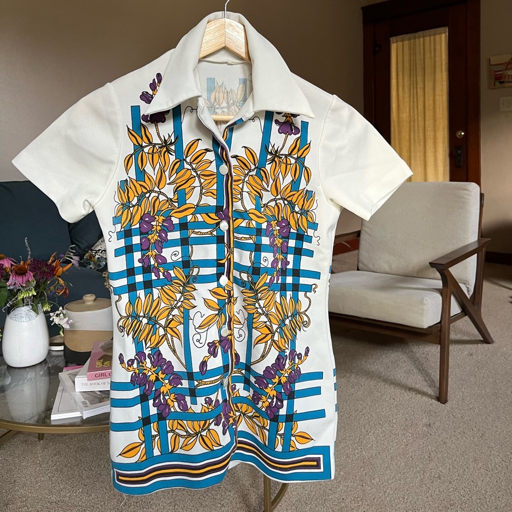 Vtg 60s/70 ish thick poly button down with botanicals print